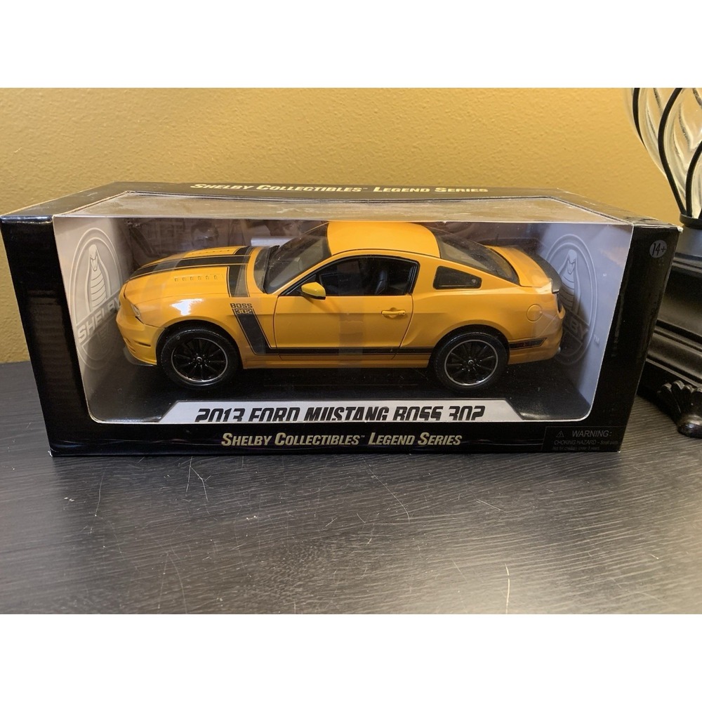 1/18 Shelby Collectibles Legend Series 2013 Ford Mustang Boss 302 Bus Yellow NIB